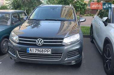 Позашляховик / Кросовер Volkswagen Touareg 2010 в Києві