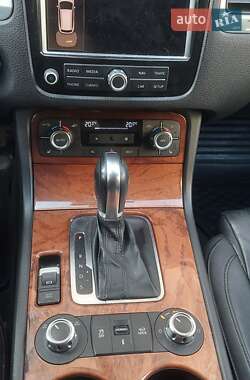 Внедорожник / Кроссовер Volkswagen Touareg 2010 в 