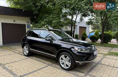 Внедорожник / Кроссовер Volkswagen Touareg 2015 в Киеве