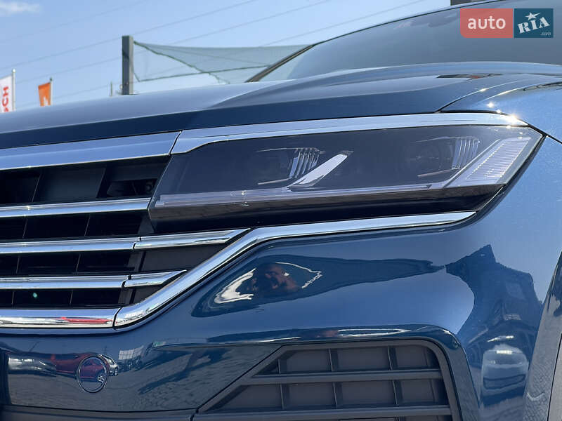Позашляховик / Кросовер Volkswagen Touareg 2018 в Мукачевому