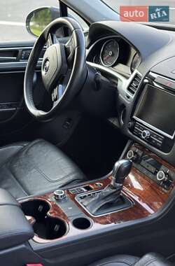 Внедорожник / Кроссовер Volkswagen Touareg 2010 в 