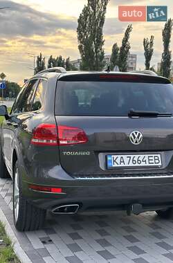 Внедорожник / Кроссовер Volkswagen Touareg 2010 в 