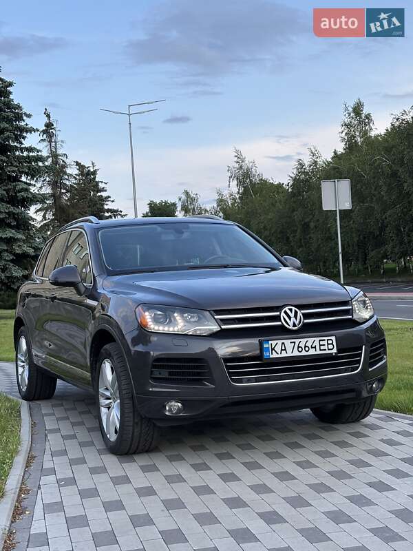 Внедорожник / Кроссовер Volkswagen Touareg 2010 в 