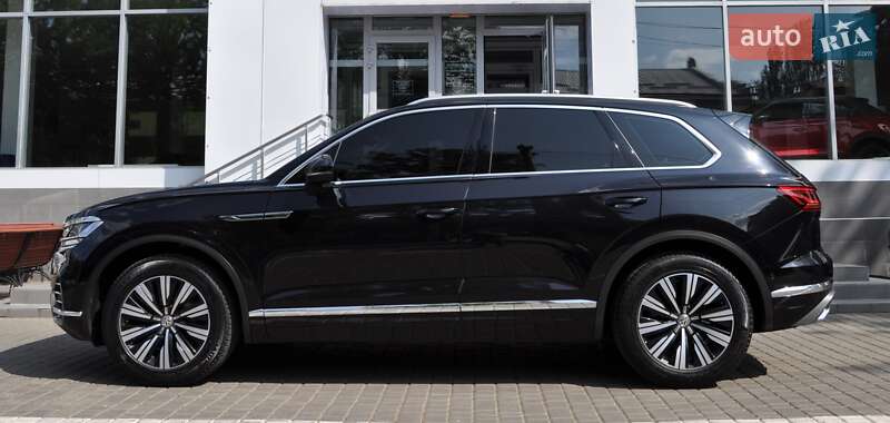 Внедорожник / Кроссовер Volkswagen Touareg 2018 в Одессе