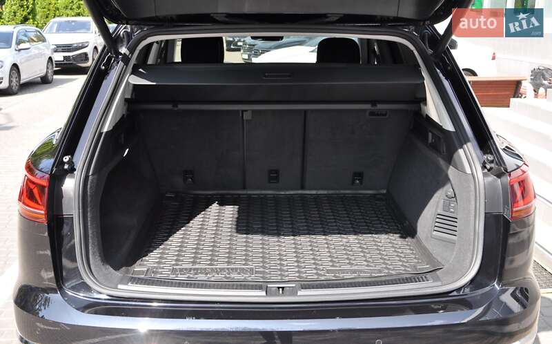 Внедорожник / Кроссовер Volkswagen Touareg 2018 в Одессе