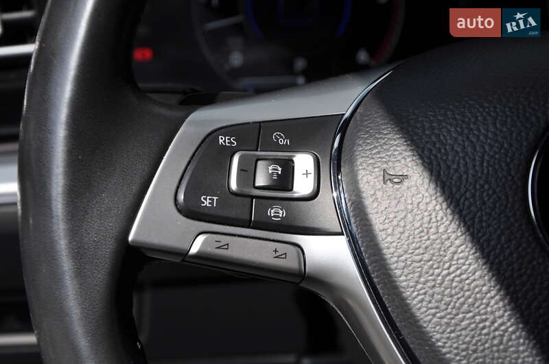 Внедорожник / Кроссовер Volkswagen Touareg 2018 в Одессе