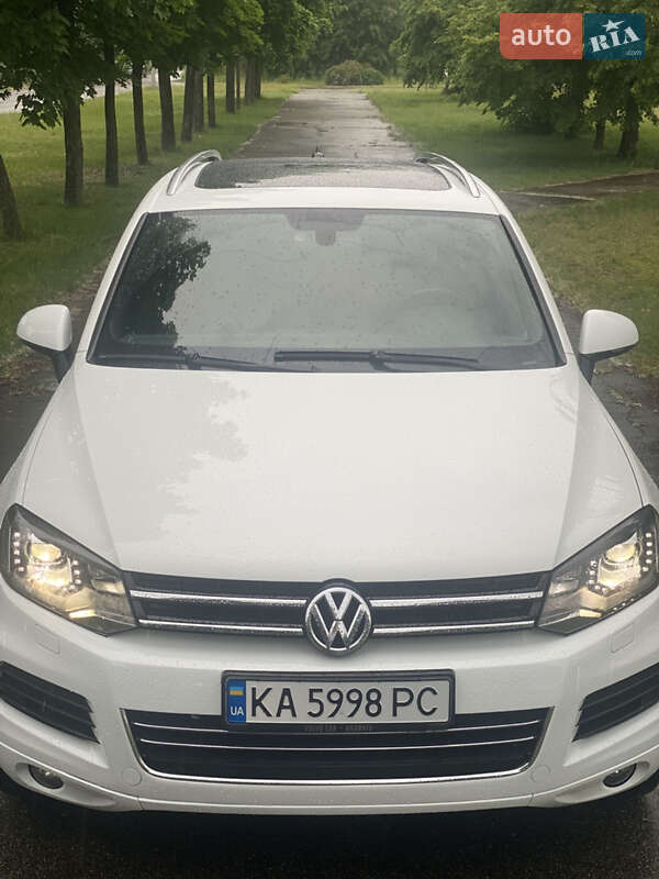 Позашляховик / Кросовер Volkswagen Touareg 2013 в Києві