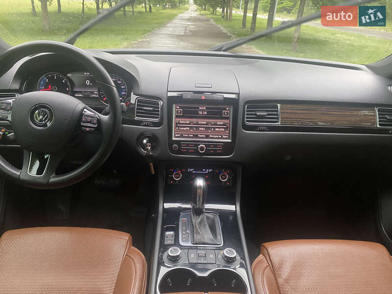 Позашляховик / Кросовер Volkswagen Touareg 2013 в Києві