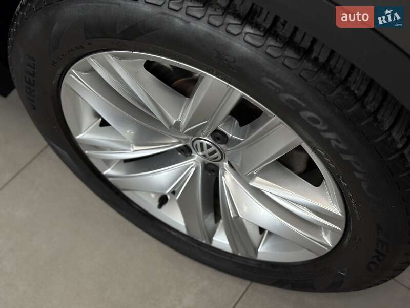 Позашляховик / Кросовер Volkswagen Touareg 2019 в Тернополі