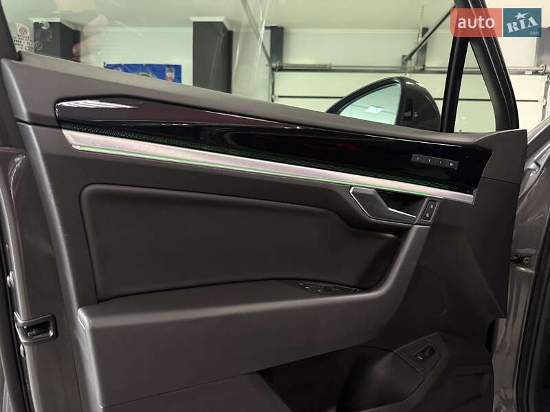 Позашляховик / Кросовер Volkswagen Touareg 2019 в Тернополі
