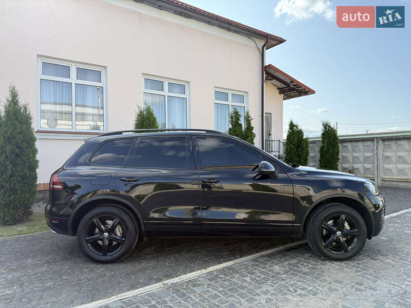 Внедорожник / Кроссовер Volkswagen Touareg 2011 в Золочеве