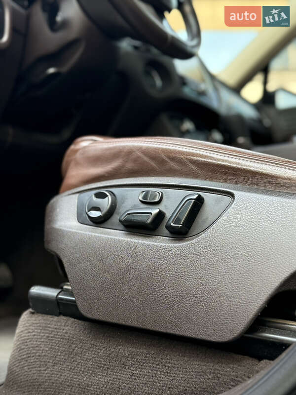 Внедорожник / Кроссовер Volkswagen Touareg 2011 в Золочеве
