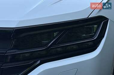 Позашляховик / Кросовер Volkswagen Touareg 2022 в 