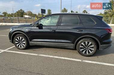 Внедорожник / Кроссовер Volkswagen Touareg 2021 в 