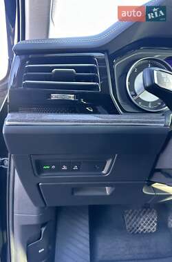 Внедорожник / Кроссовер Volkswagen Touareg 2021 в 
