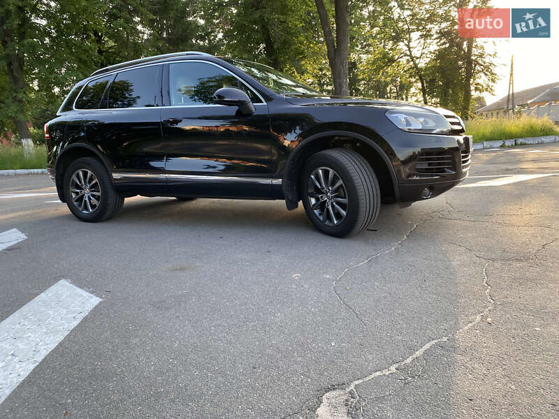 Внедорожник / Кроссовер Volkswagen Touareg 2013 в Виннице