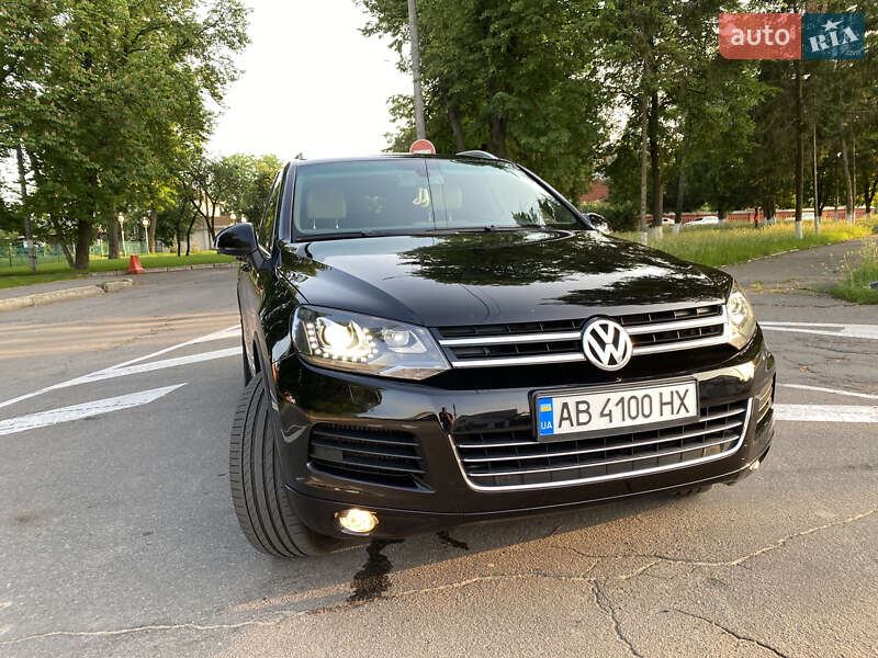 Внедорожник / Кроссовер Volkswagen Touareg 2013 в Виннице