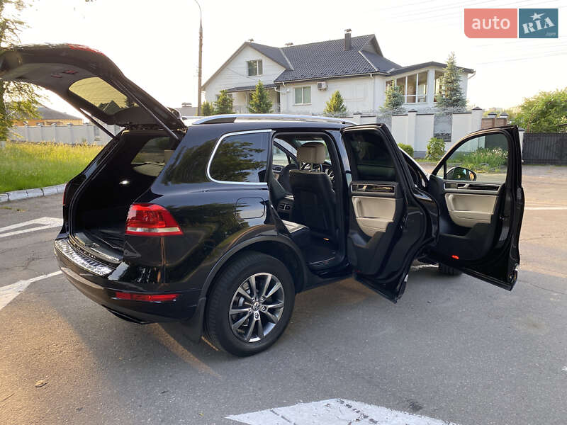 Внедорожник / Кроссовер Volkswagen Touareg 2013 в Виннице