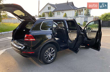 Внедорожник / Кроссовер Volkswagen Touareg 2013 в 