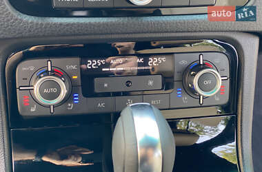 Внедорожник / Кроссовер Volkswagen Touareg 2013 в 