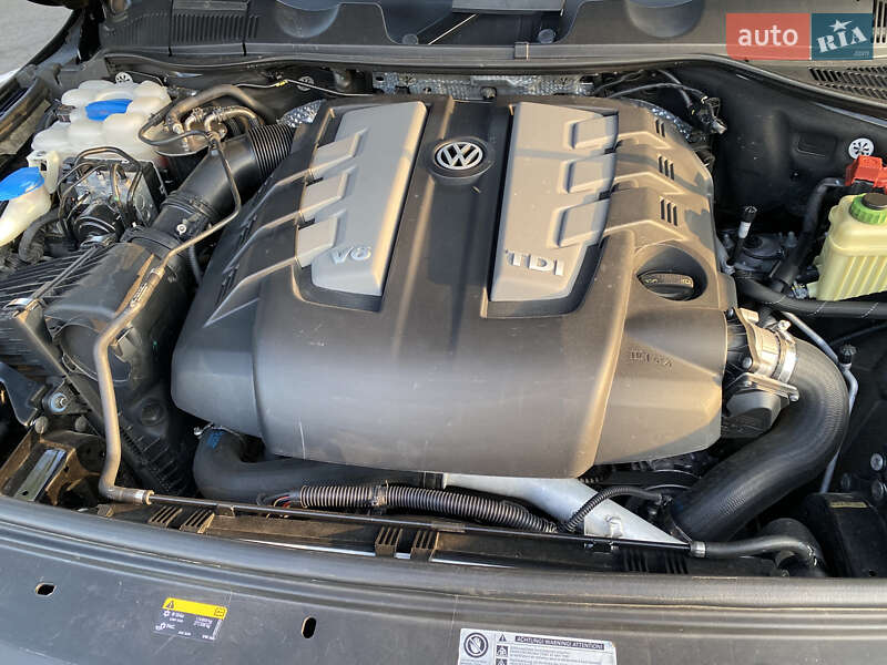 Внедорожник / Кроссовер Volkswagen Touareg 2013 в Виннице