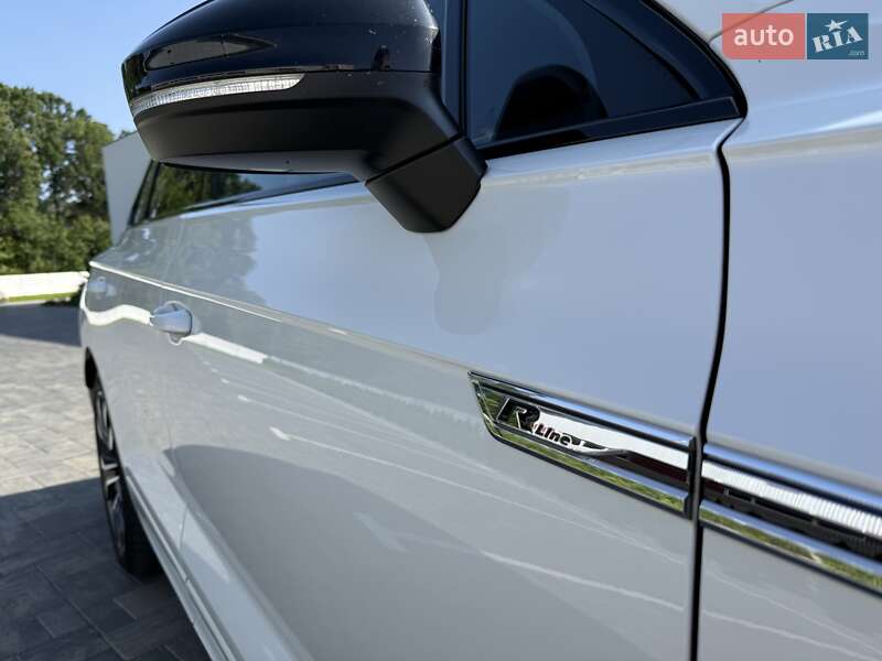 Внедорожник / Кроссовер Volkswagen Touareg 2019 в Луцке