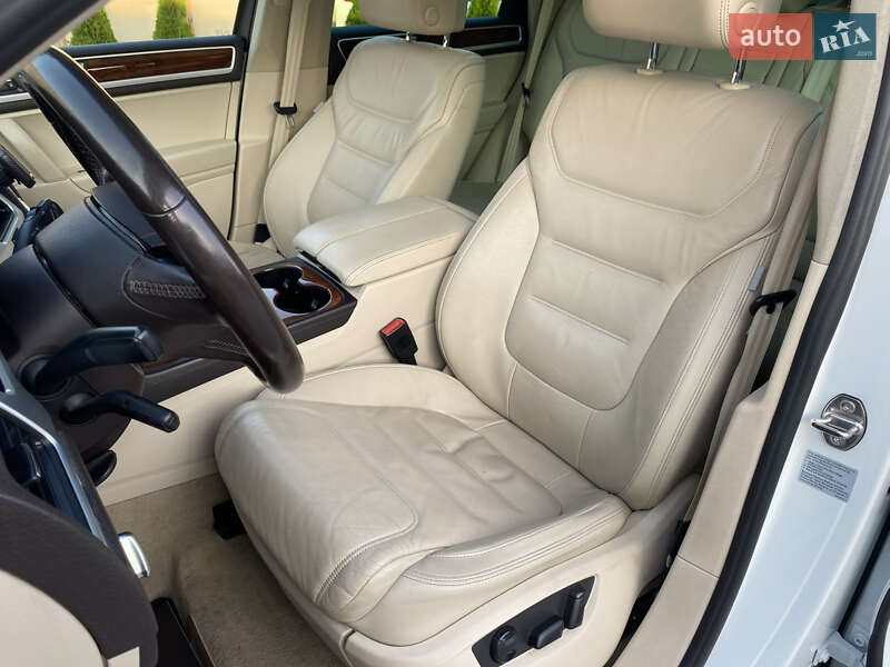 Внедорожник / Кроссовер Volkswagen Touareg 2014 в Виннице