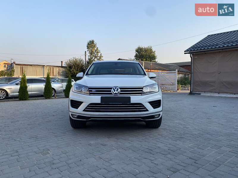 Внедорожник / Кроссовер Volkswagen Touareg 2014 в Виннице