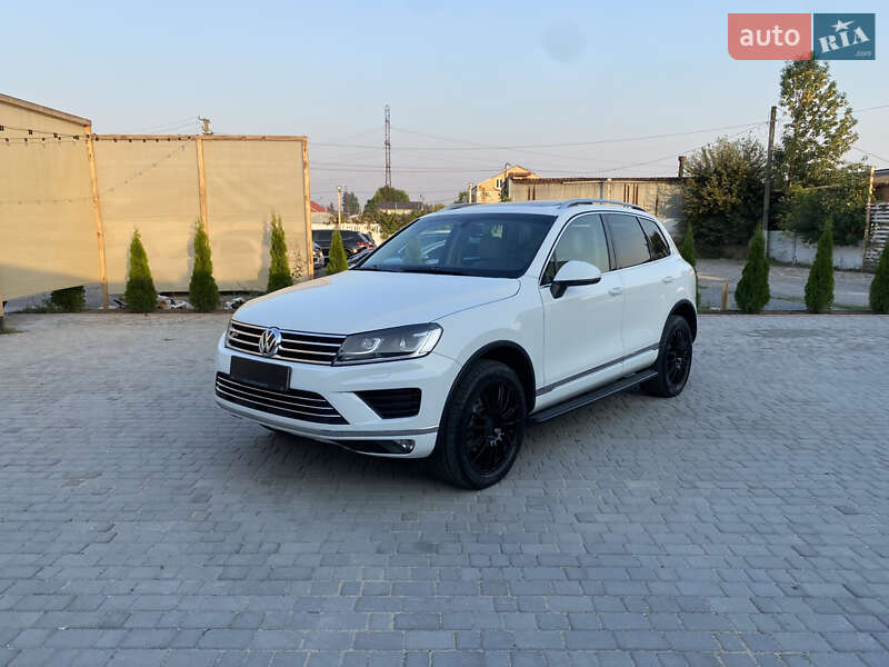 Внедорожник / Кроссовер Volkswagen Touareg 2014 в Виннице