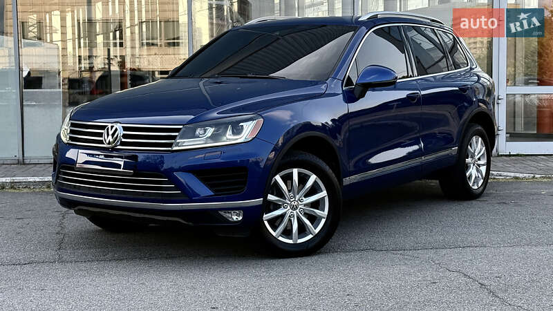 Внедорожник / Кроссовер Volkswagen Touareg 2016 в 