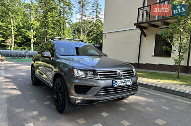 Внедорожник / Кроссовер Volkswagen Touareg 2016 в Трускавце