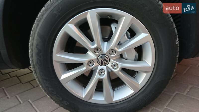 Внедорожник / Кроссовер Volkswagen Touareg 2014 в Николаеве