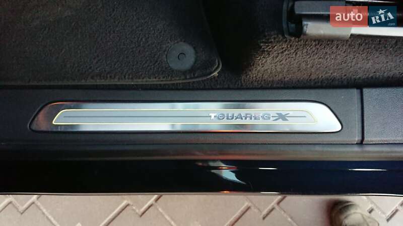 Внедорожник / Кроссовер Volkswagen Touareg 2014 в Николаеве