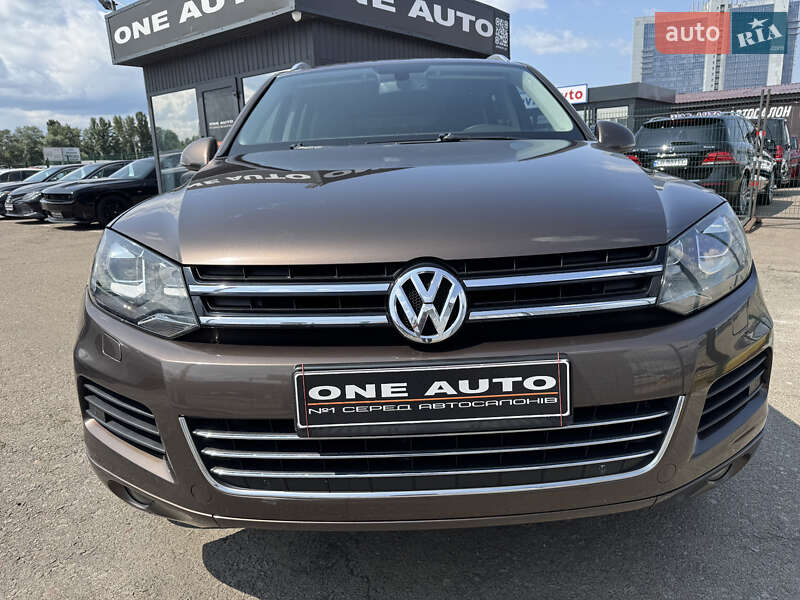 Позашляховик / Кросовер Volkswagen Touareg 2012 в Києві