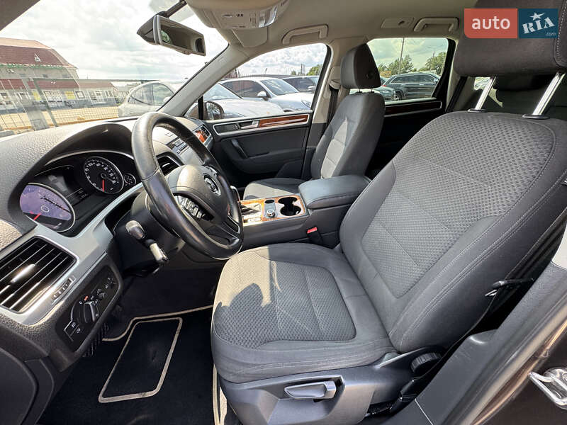 Позашляховик / Кросовер Volkswagen Touareg 2012 в Києві