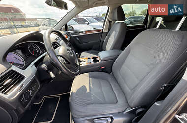 Внедорожник / Кроссовер Volkswagen Touareg 2012 в 