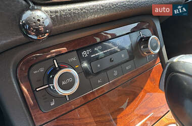 Внедорожник / Кроссовер Volkswagen Touareg 2012 в 