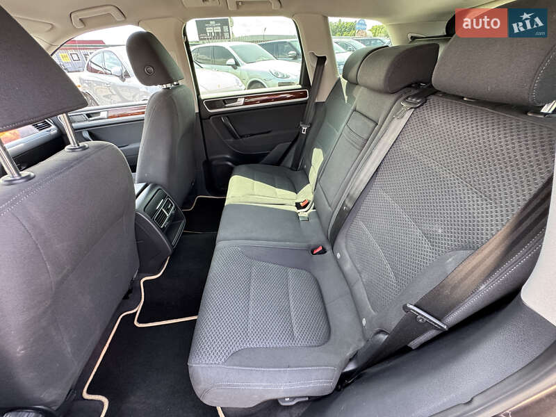 Позашляховик / Кросовер Volkswagen Touareg 2012 в Києві