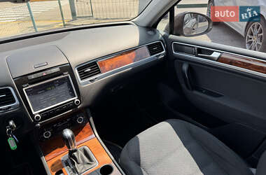 Внедорожник / Кроссовер Volkswagen Touareg 2012 в 