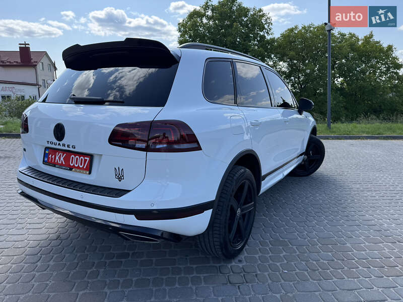 Внедорожник / Кроссовер Volkswagen Touareg 2016 в Дрогобыче