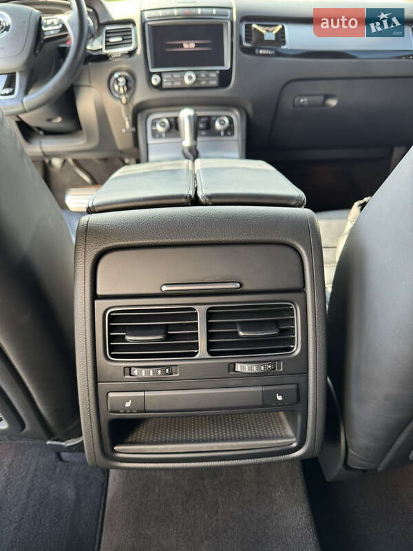 Внедорожник / Кроссовер Volkswagen Touareg 2016 в Дрогобыче