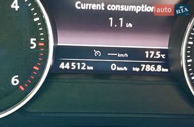 Внедорожник / Кроссовер Volkswagen Touareg 2014 в 