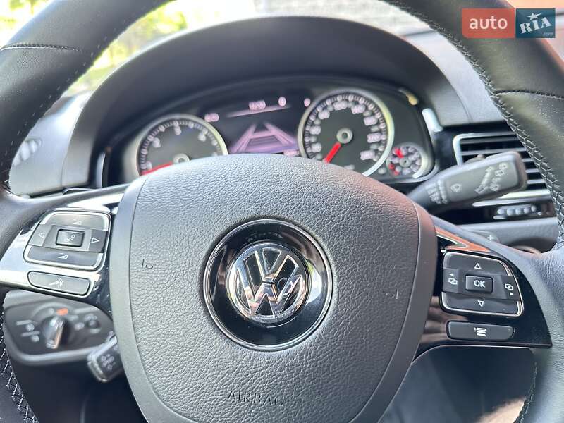 Внедорожник / Кроссовер Volkswagen Touareg 2017 в Белгороде-Днестровском