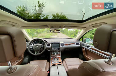 Внедорожник / Кроссовер Volkswagen Touareg 2011 в Киеве