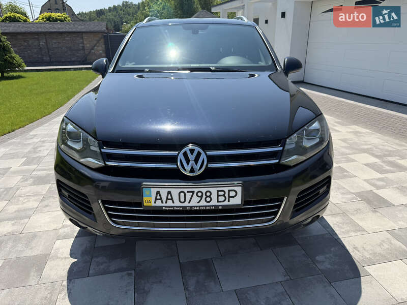 Позашляховик / Кросовер Volkswagen Touareg 2013 в Києві