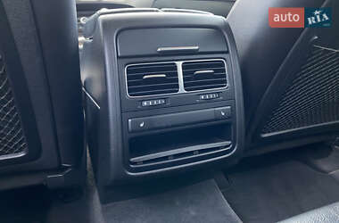 Внедорожник / Кроссовер Volkswagen Touareg 2018 в 