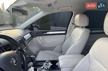 Позашляховик / Кросовер Volkswagen Touareg 2015 в 