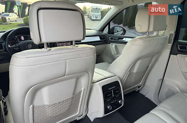 Позашляховик / Кросовер Volkswagen Touareg 2015 в 