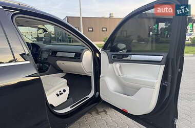 Позашляховик / Кросовер Volkswagen Touareg 2015 в 