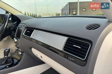Позашляховик / Кросовер Volkswagen Touareg 2015 в 